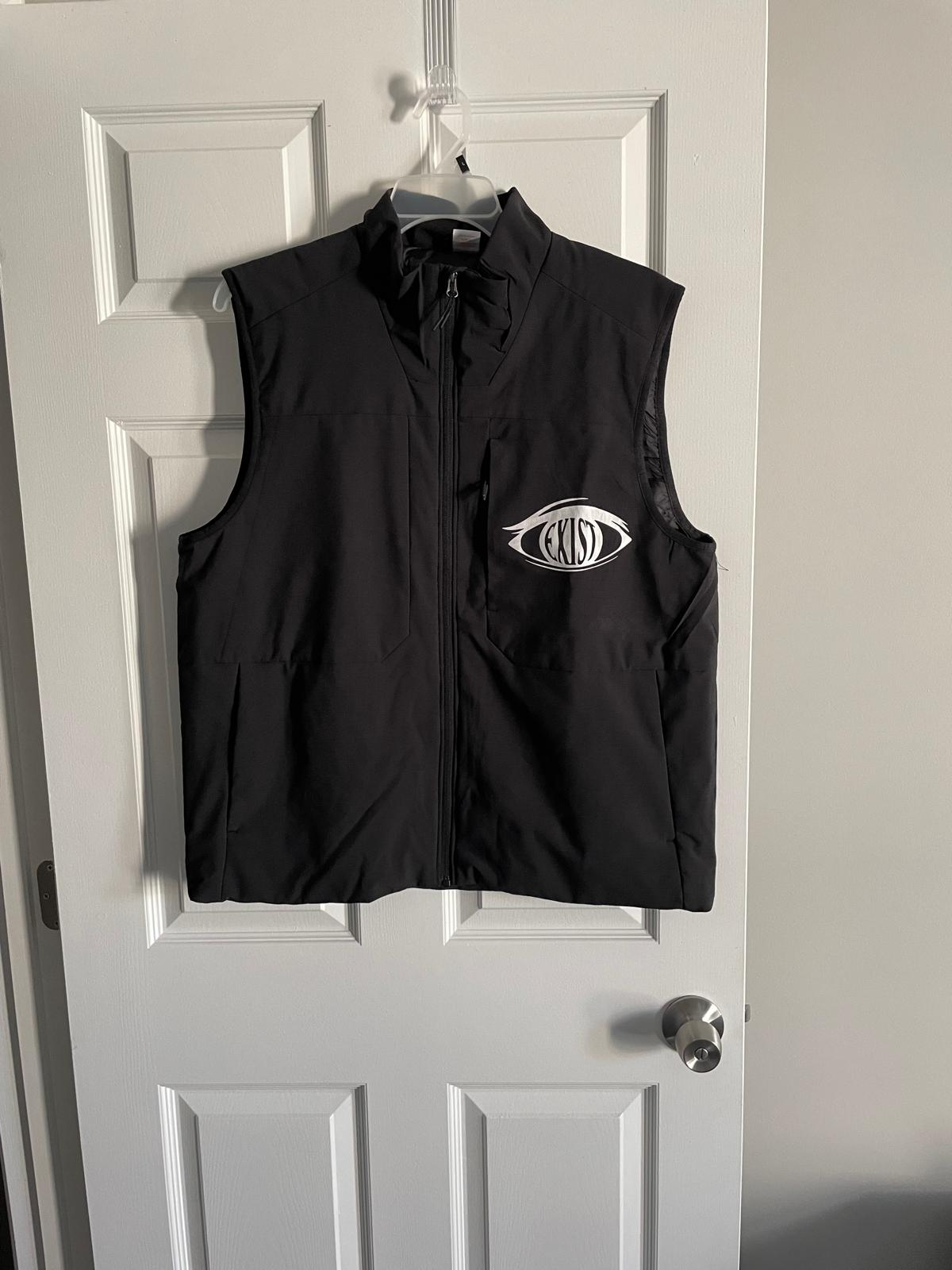 Unisex three pocket zipper vest