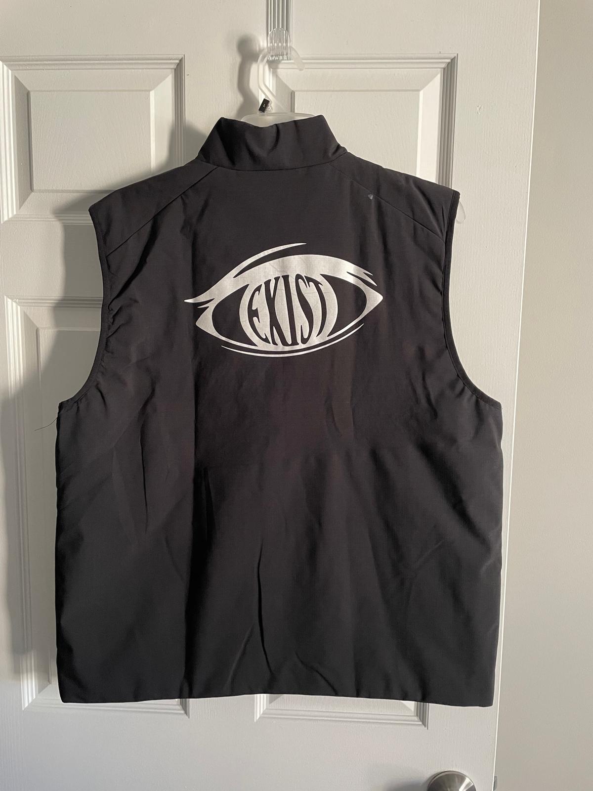 Unisex three pocket zipper vest