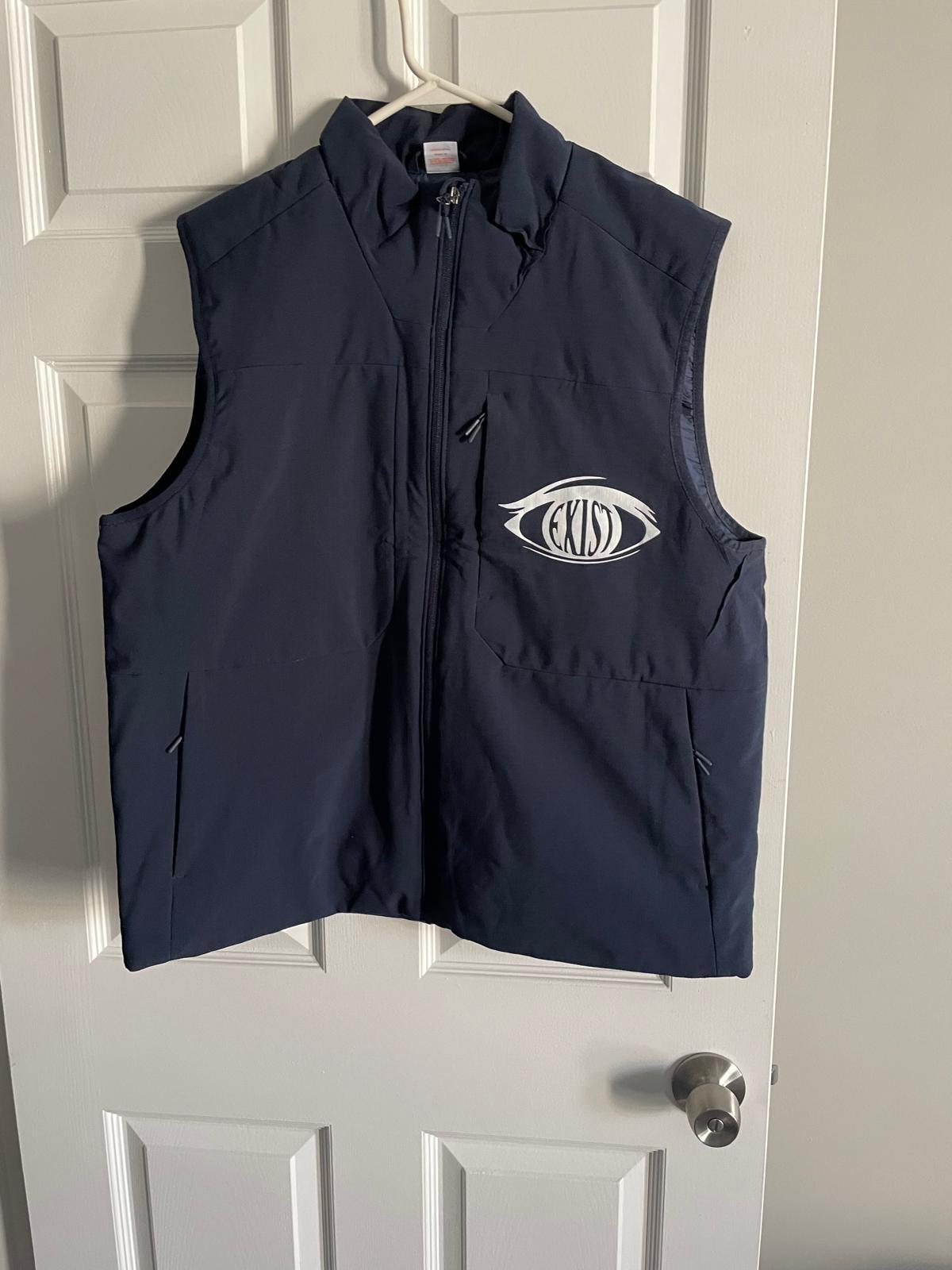Unisex three pocket zipper vest