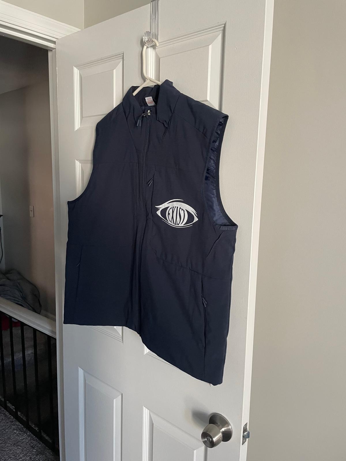 Unisex three pocket zipper vest