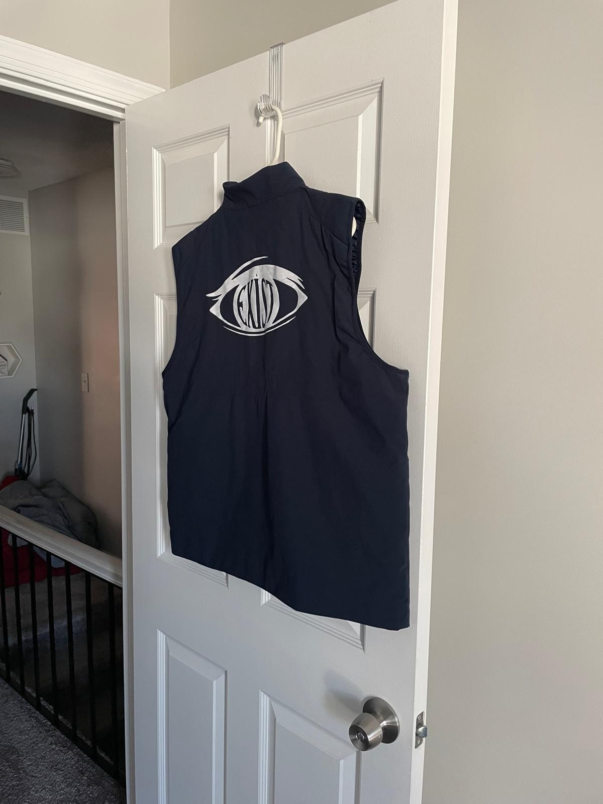 Unisex three pocket zipper vest