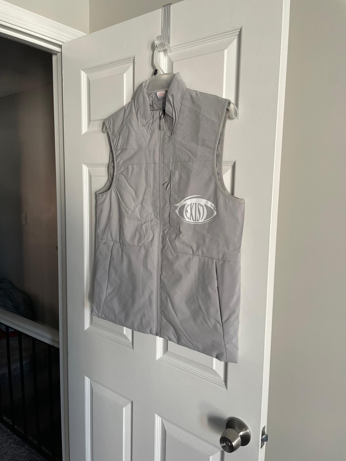 Unisex three pocket zipper vest