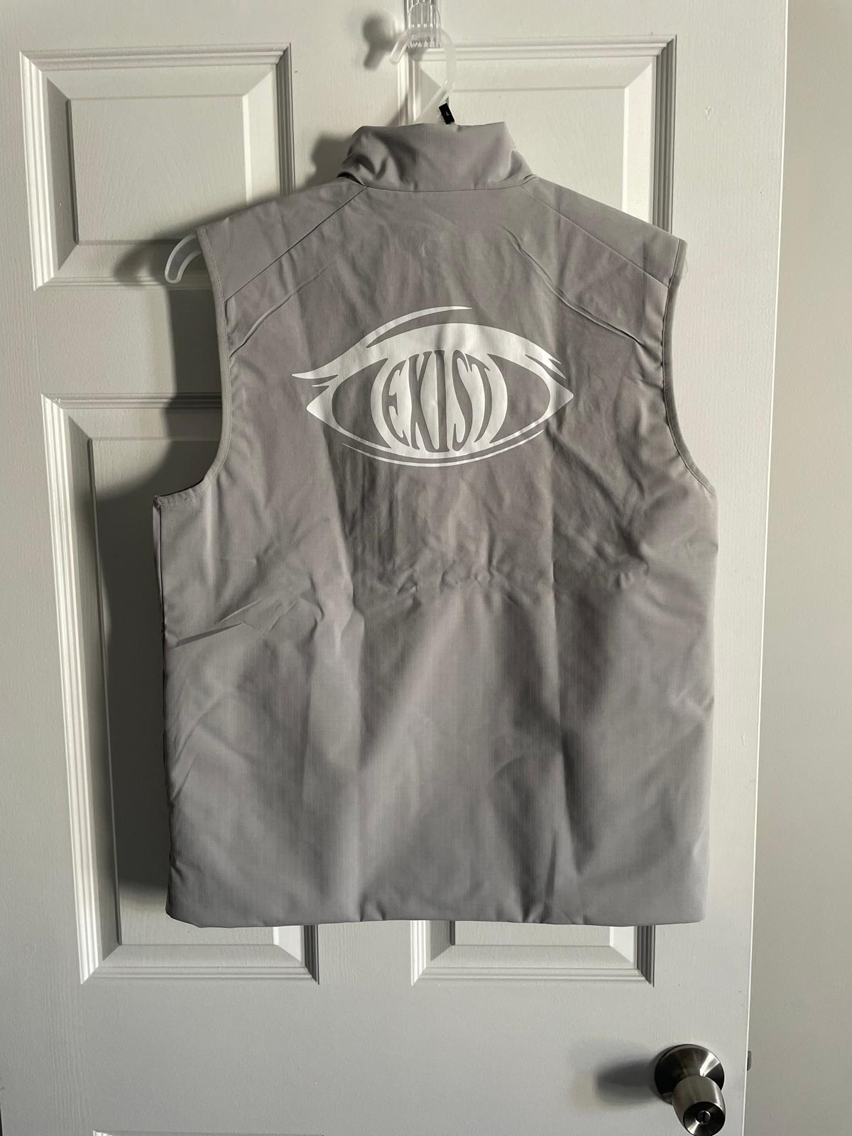Unisex three pocket zipper vest