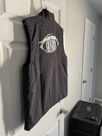 Unisex three pocket zipper vest